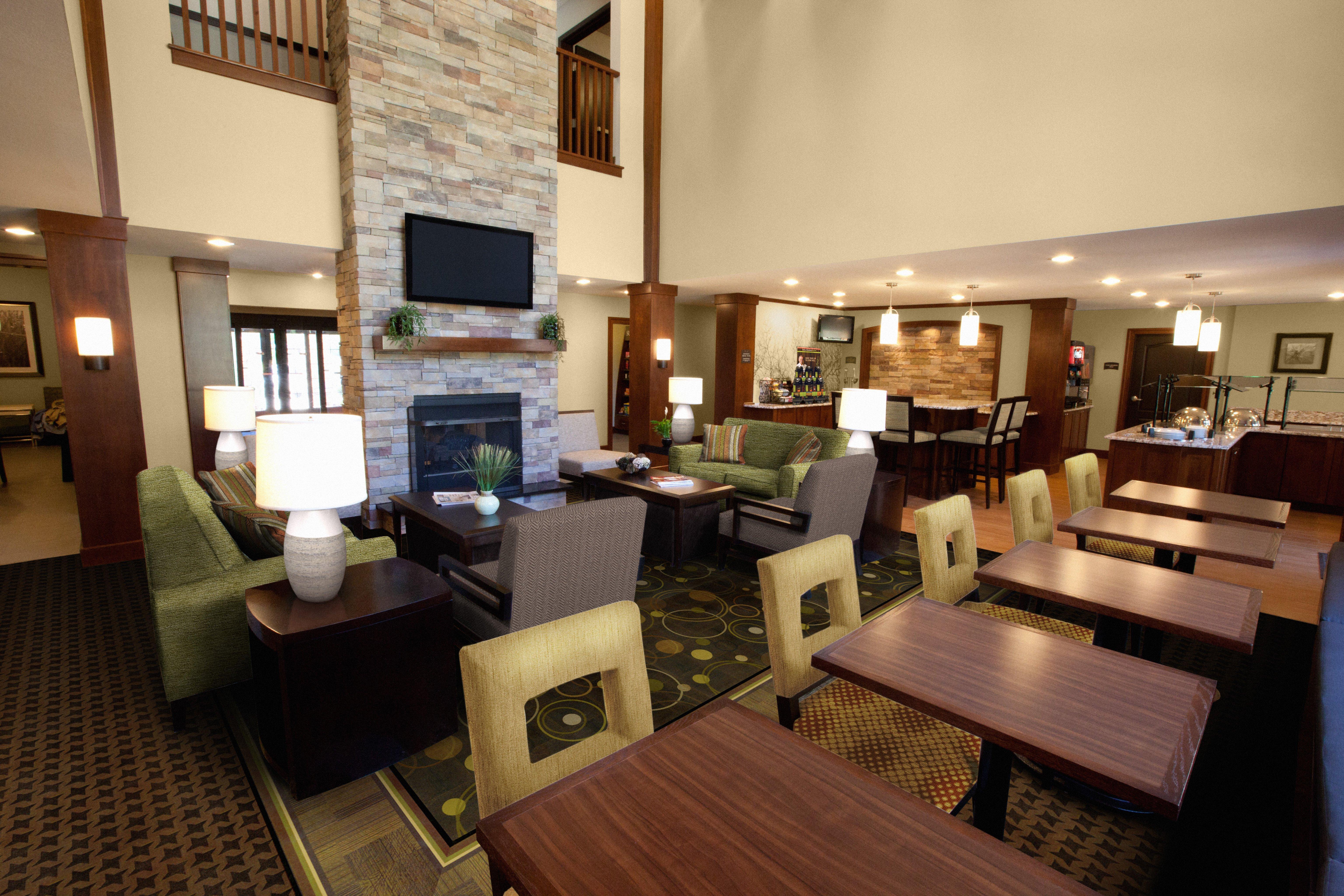 Staybridge Suites Eau Claire - Altoona By Ihg Zewnętrze zdjęcie