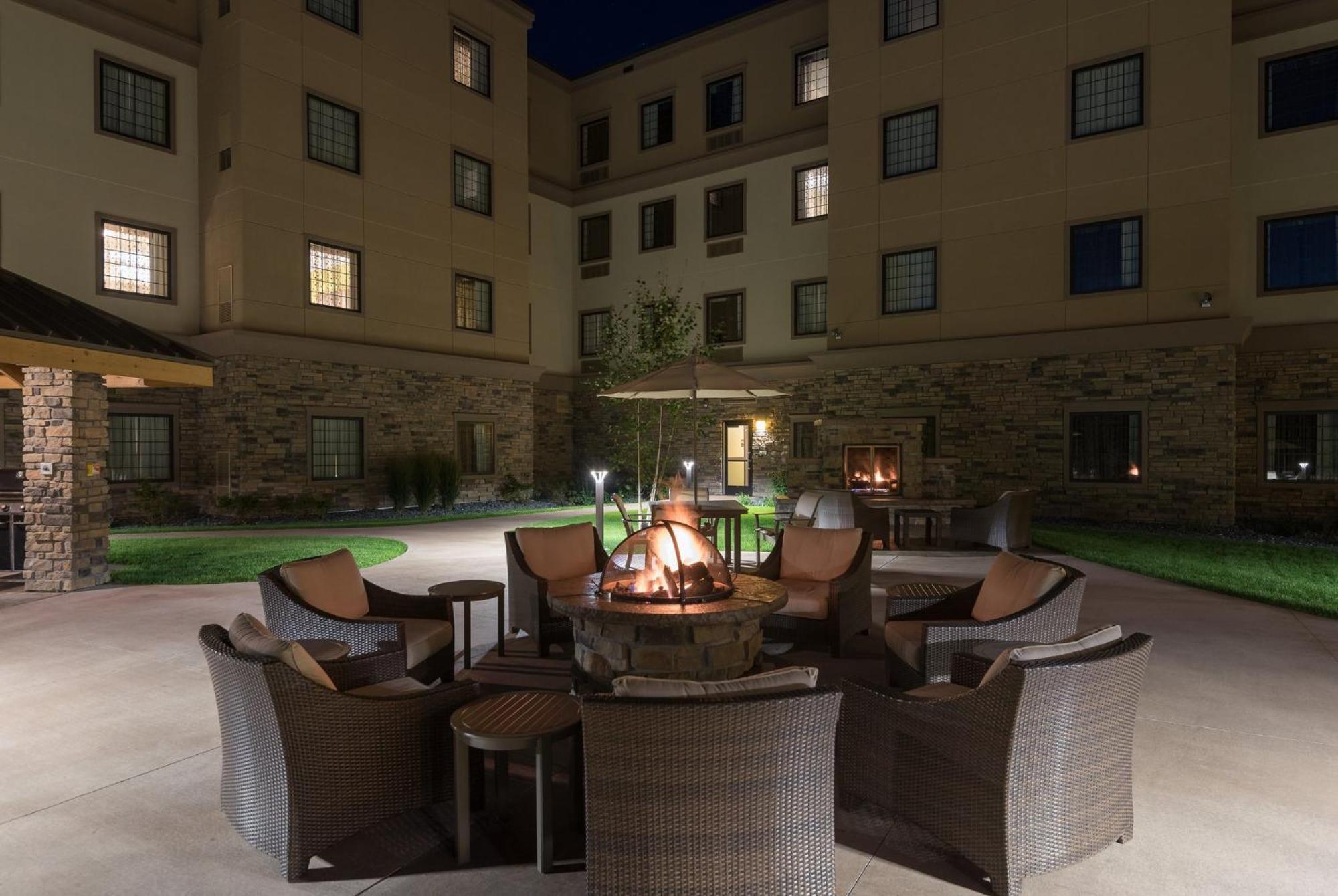 Staybridge Suites Eau Claire - Altoona By Ihg Zewnętrze zdjęcie